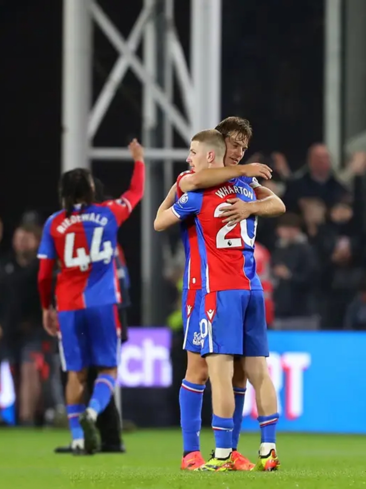 巴萨轻取利物浦,卡塞米罗点燃赛场 巴萨轻取利物浦,卡塞米罗点燃赛场