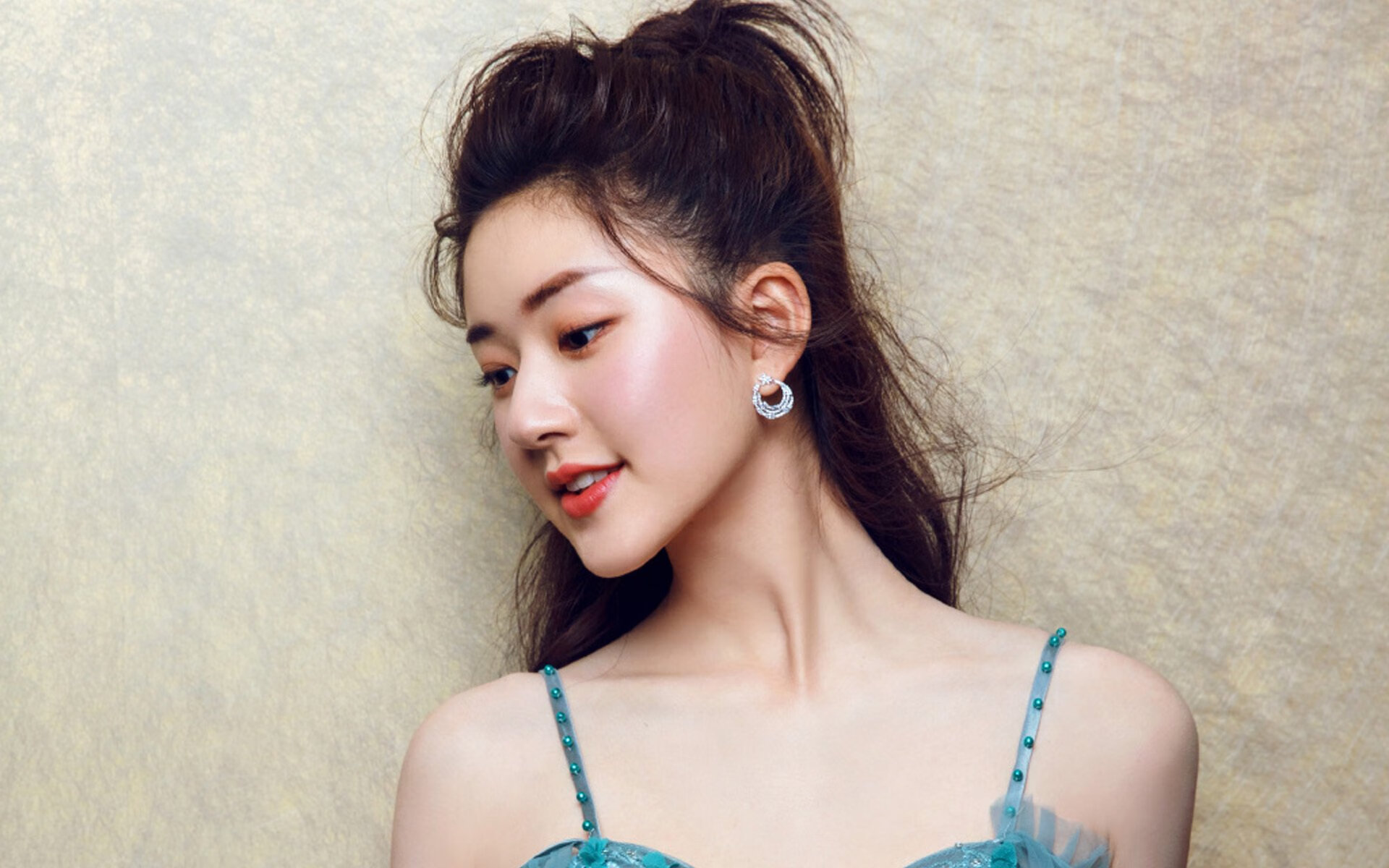 齿轮的永恒转动与一道撕裂夜幕的闪电 论唯一性的两种面孔