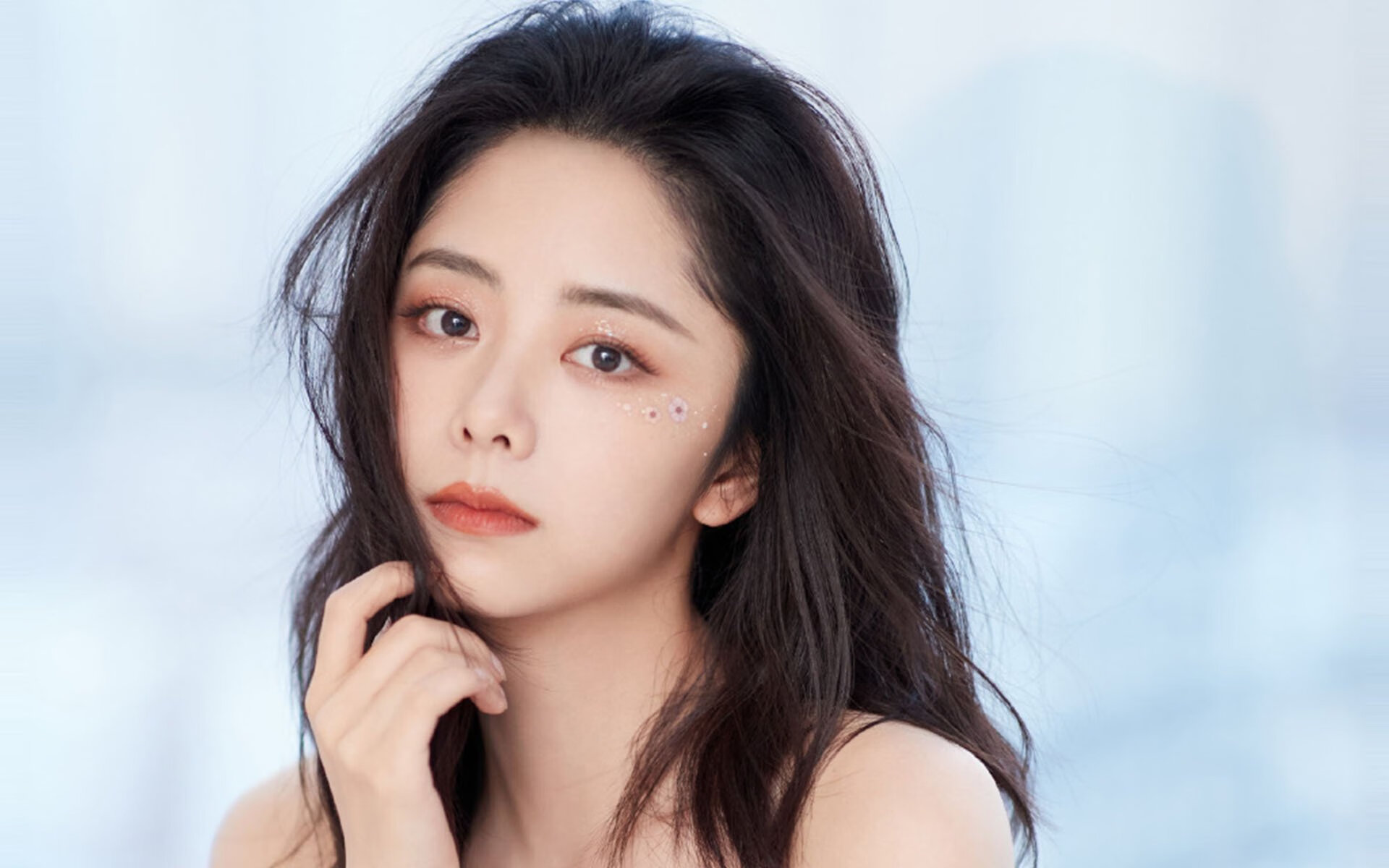 西甲国家德比之夜，一个名叫小贾伦的跨界明星用篮下轰鸣证明，伟大无需跨界，实力自会破圈