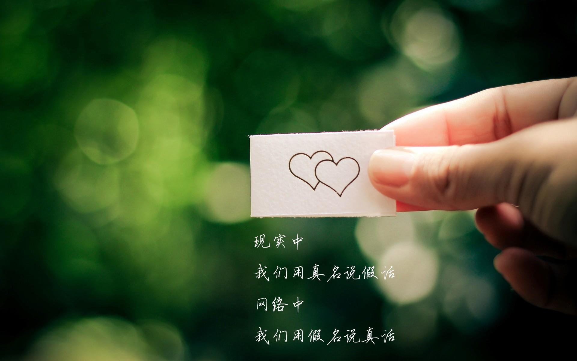首先,扩展思维,构思一个独特且引人入胜的文章标题